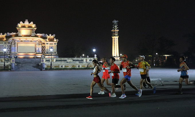 Người dân Huế tham gia giải chạy VnExpress Marathon 2020. Ảnh: VnExpress Marathon.