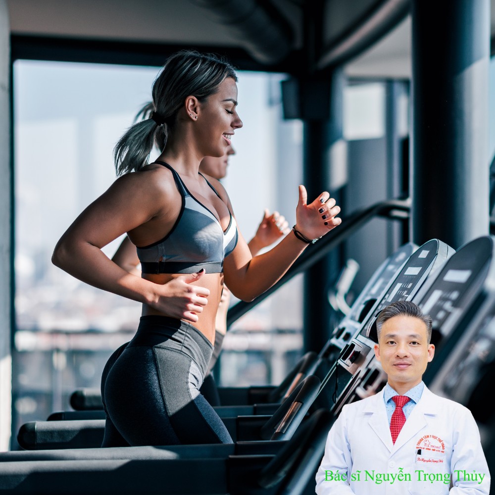 So sánh chạy bộ trên máy và chạy ngoài trời: Cái nào tốt hơn cho sức khỏe?