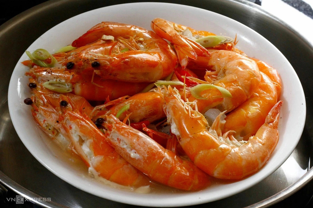 Vỏ hay thịt tôm giàu dinh dưỡng hơn?